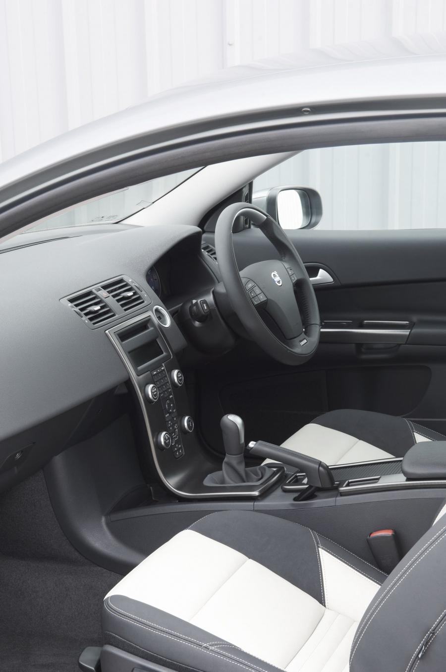  Volvo S40 2008 года  (фото 69 из 105)